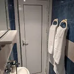 Midtown Place Loft таванска с баня Doris 2 Apartment *