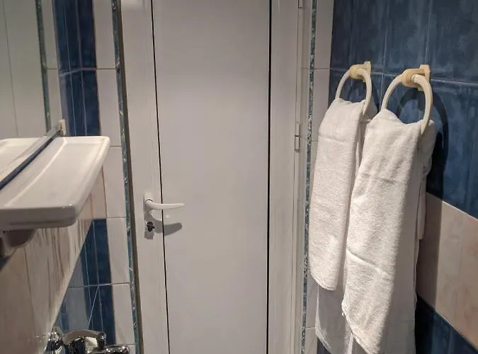 Midtown Place Loft таванска с баня Doris 2 Апартаменти *