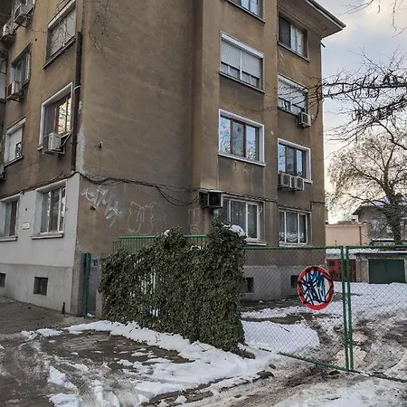 Midtown Place Loft таванска с баня Doris 2 بلوفديف